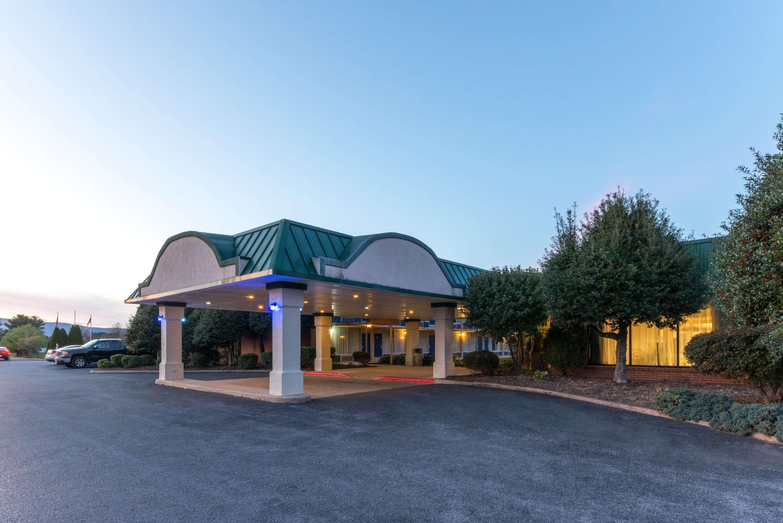 Days Inn By Wyndham Luray Shenandoah Экстерьер фото